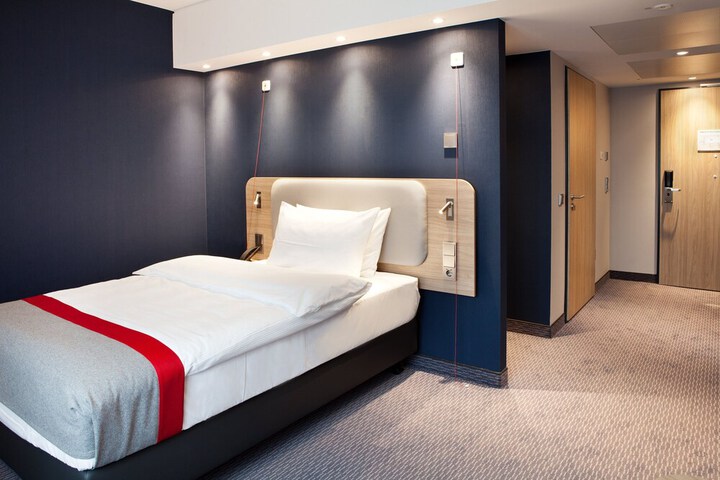 Room 7 of 71