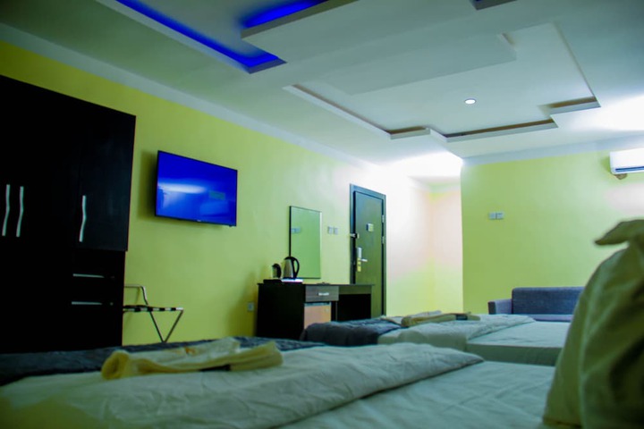 Room 8 of 43