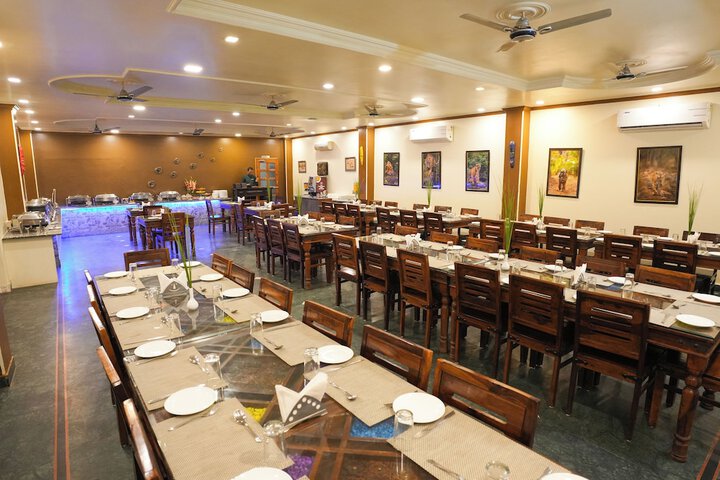 Dining 40 of 60