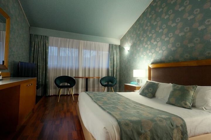 Room 34 of 71