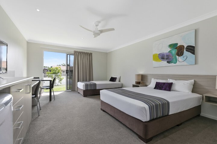 Room 3 of 43