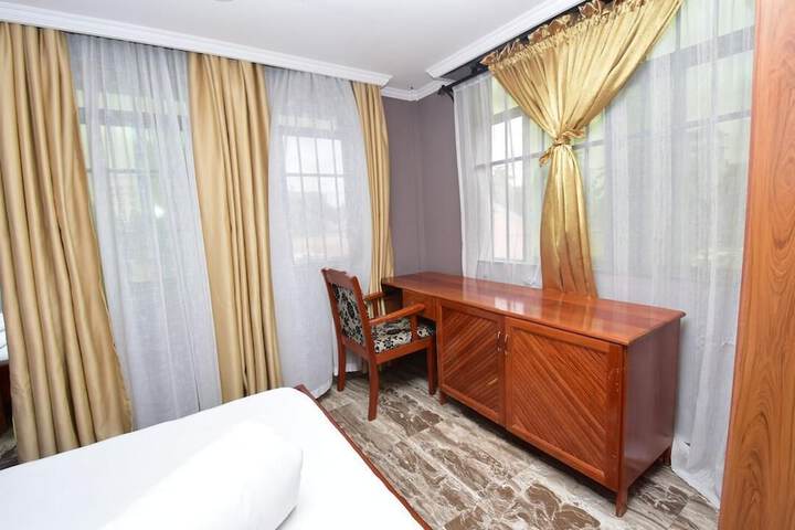 Room 5 of 17