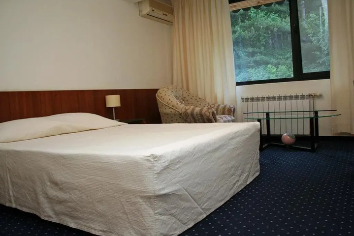 Room 2 of 13