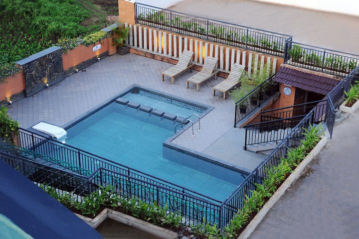 Pool 16 of 38