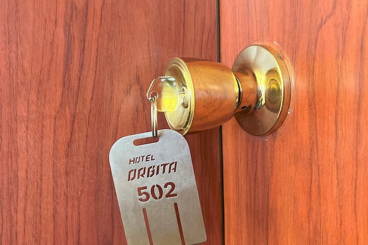 Room 27 of 49