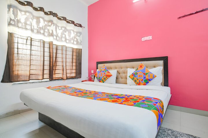 Fabexpress Royal Palace Inn