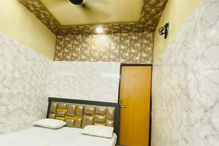 Room 3 of 13
