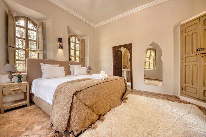 Room 2 of 10