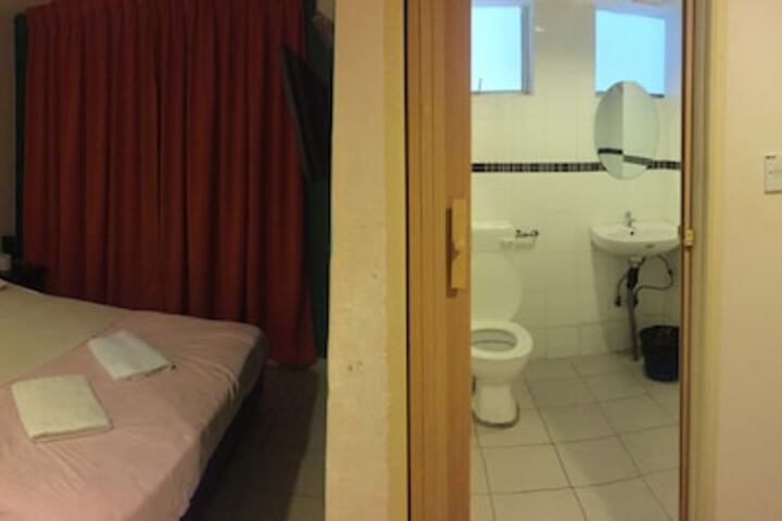 Room 5 of 37