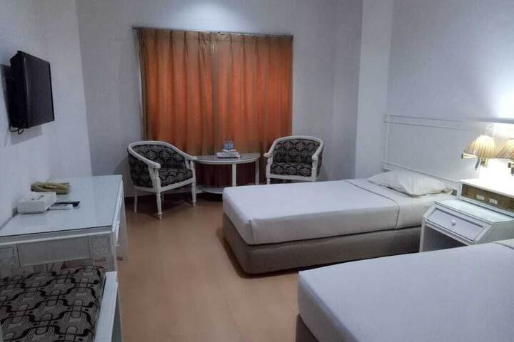 Room 6 of 18