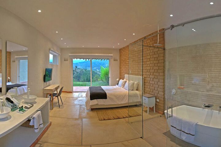 Room 11 of 77