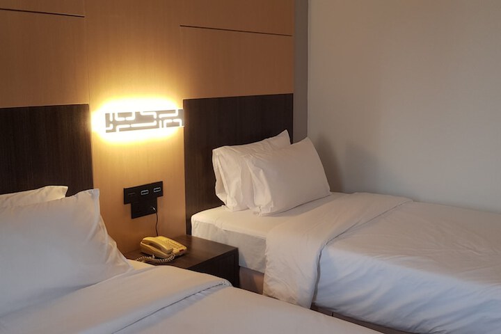 Room 17 of 34