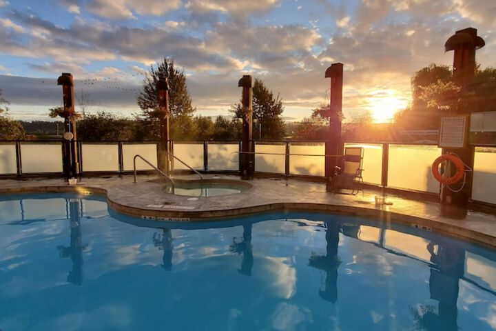 Pool Hotel