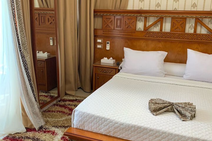 Room 4 of 27
