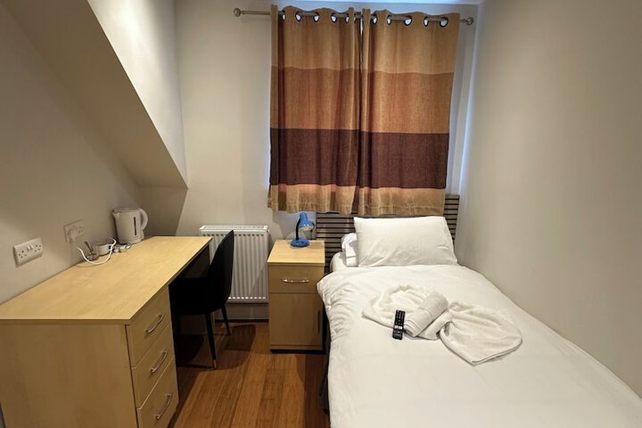 Room 8 of 38
