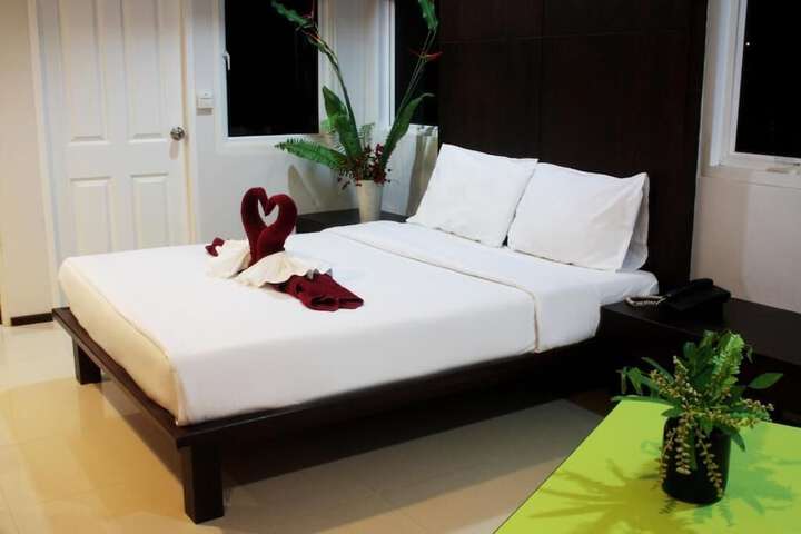 Room 11 of 28