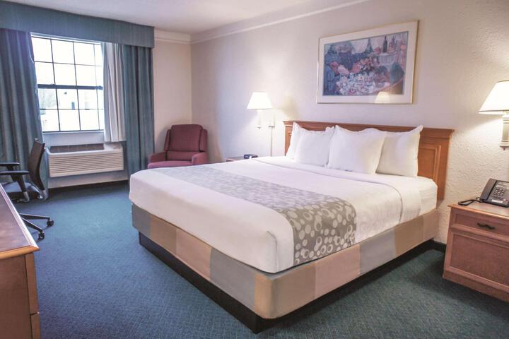 1 King Bed (5 of 13)