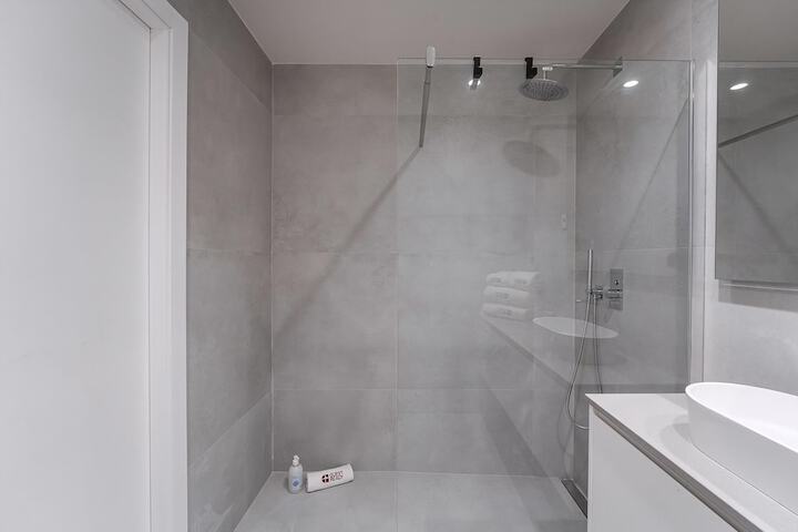 Room 14 of 32