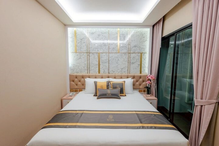 Room 9 of 13
