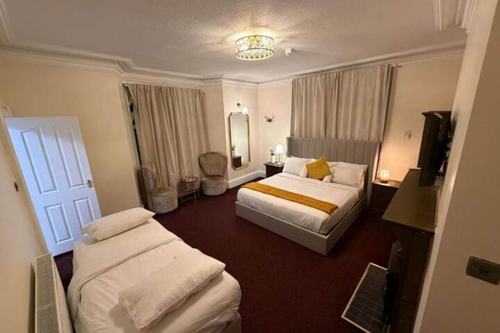Room 6 of 24