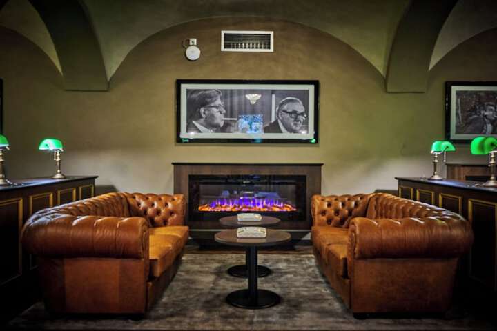 Lounge 55 of 64