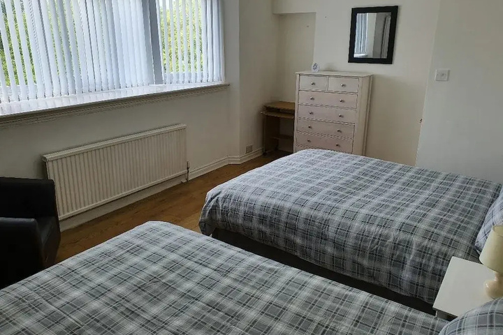 Room 5 of 9