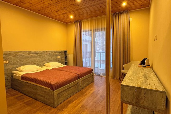 Room 13 of 31