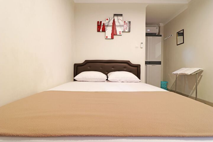 Room 12 of 25