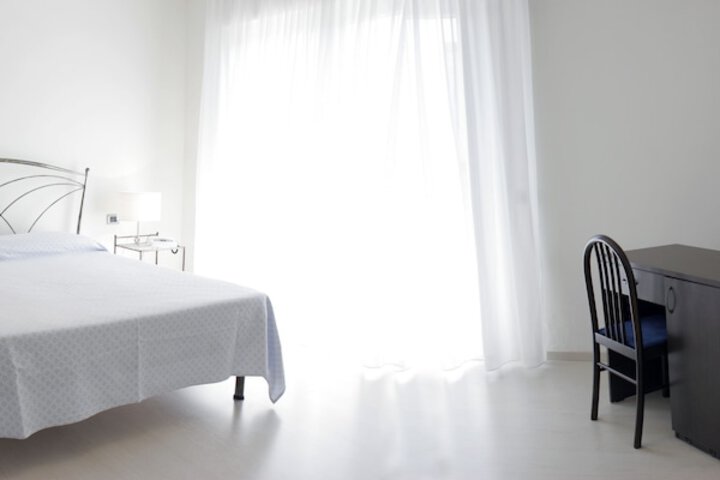 Room 5 of 13