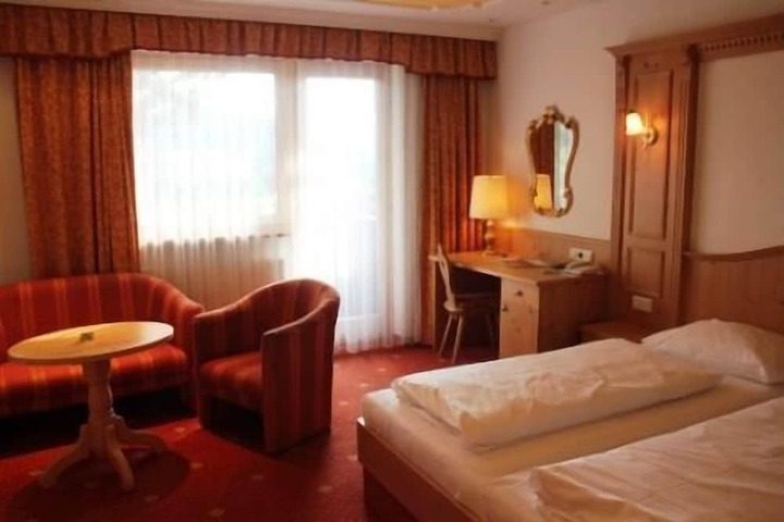 Room 5 of 37