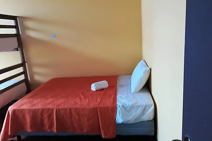 Room 4 of 18
