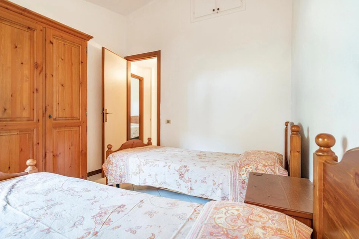 Room 5 of 15