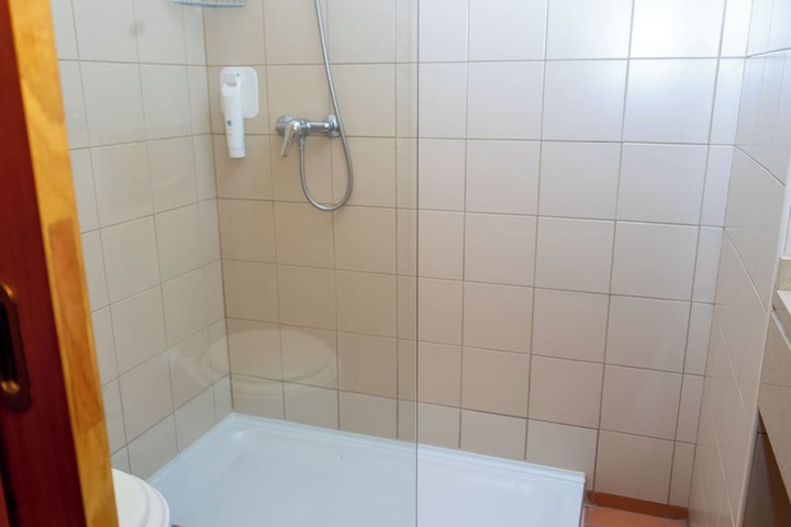 Room 15 of 32