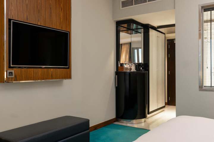 Room 18 of 134