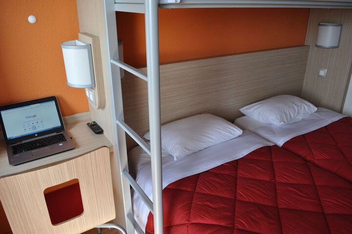 Room 28 of 61