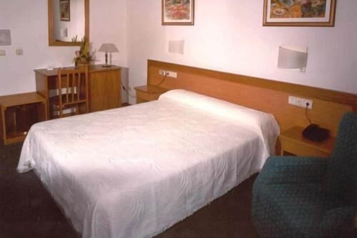 Room 8 of 14