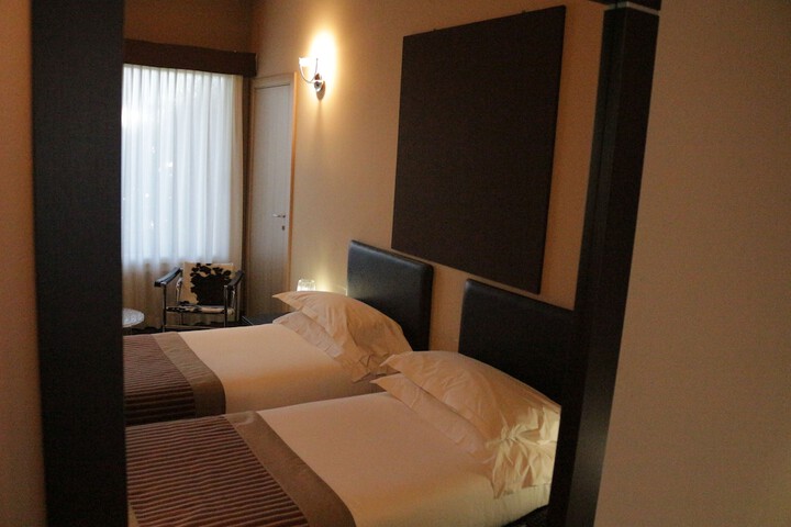 Room 19 of 39