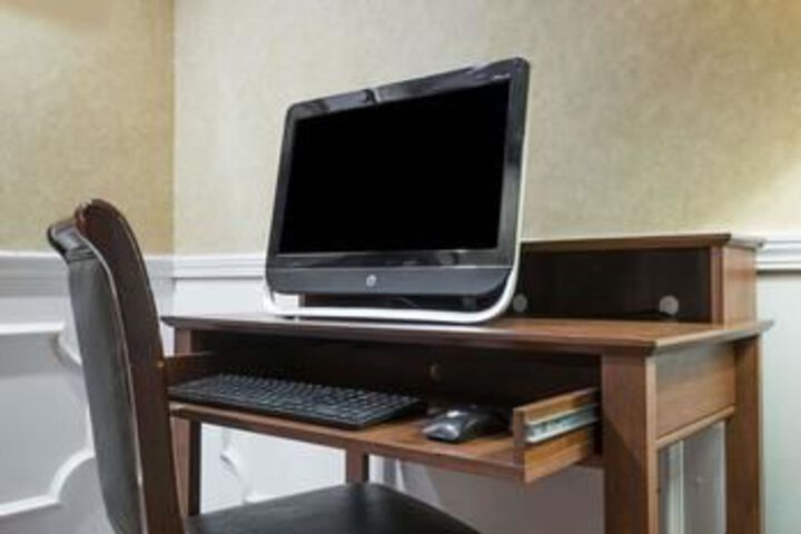 Business Center 9 of 39