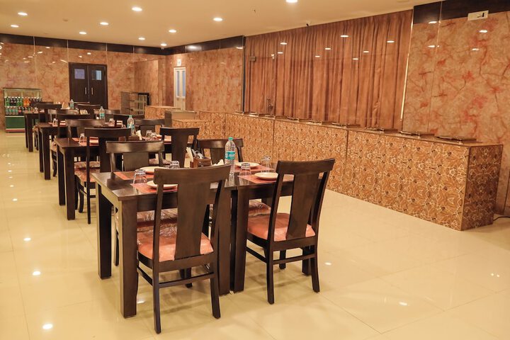 Dining 17 of 20