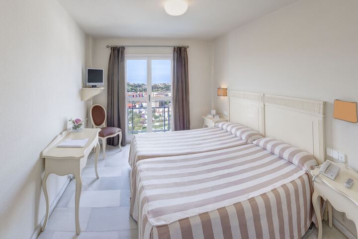 Room 4 of 37