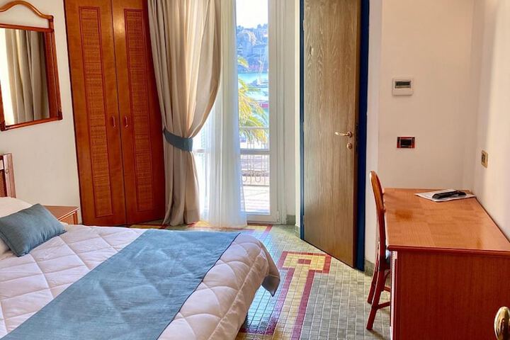Room 7 of 40