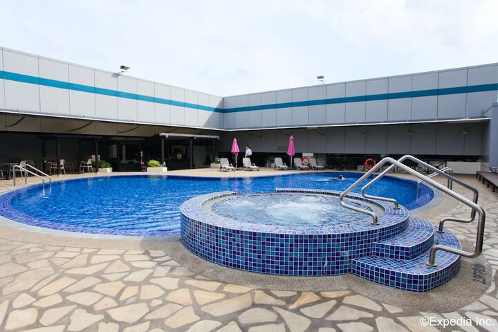 Pools & Facilities