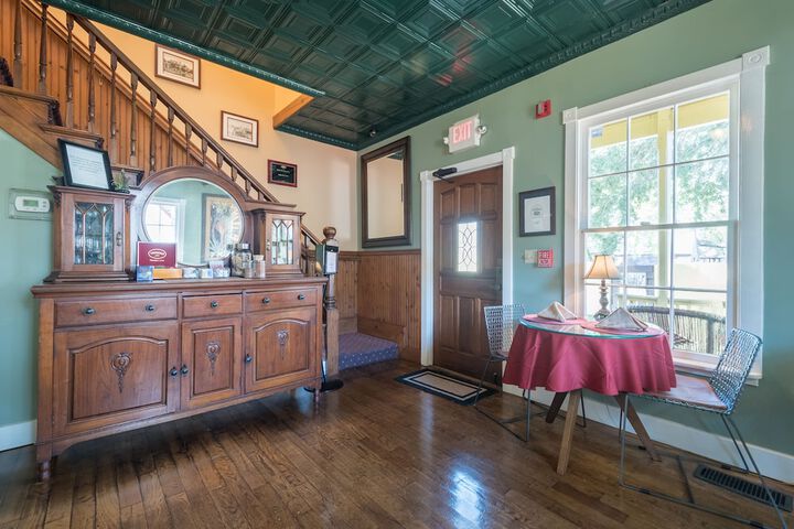 Entrance & Lobby