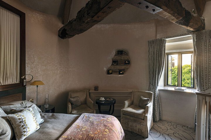 Room 42 of 200