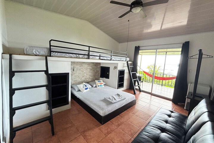 Room 12 of 32