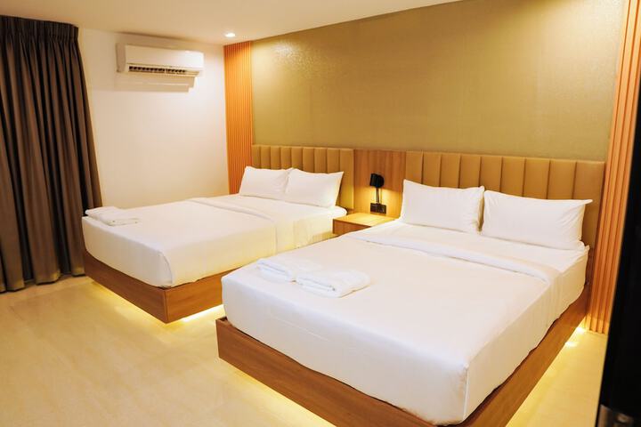 Room 8 of 17