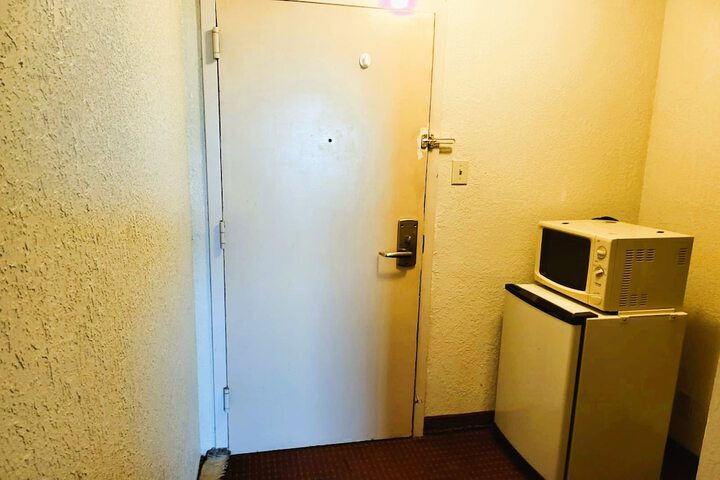 Room 93 of 144