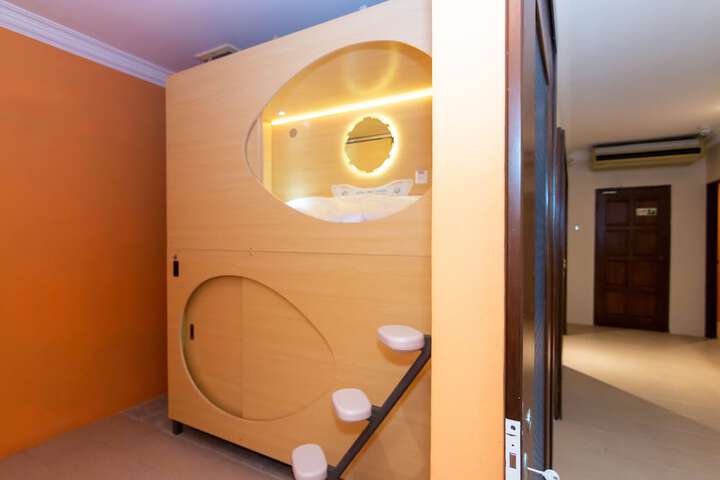 Room 10 of 24