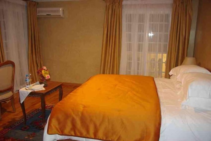 Room 8 of 29