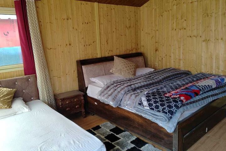 Room 5 of 9